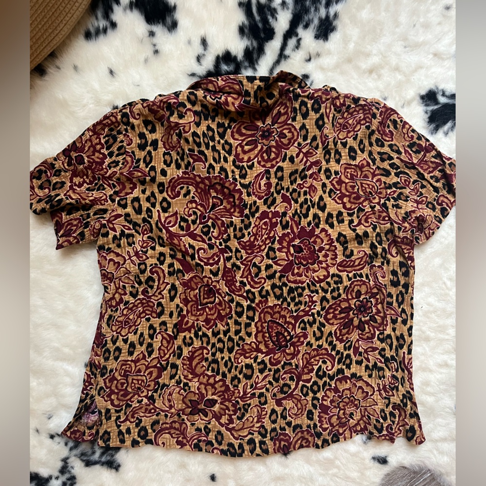 VINTAGE Patterned Button Down Shirt - Picture 2 of 3